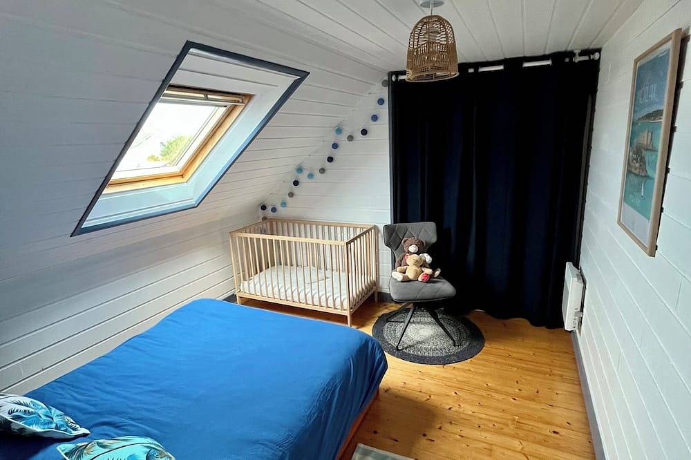 Charmante maisonnette à 200 m de la plage in Le Dossen, Santec
