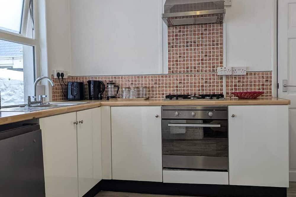 Entire apartment, Your own hideaway 7 mins walk from the seaside, train station & hub of Penzance in Penzance, Cornwall