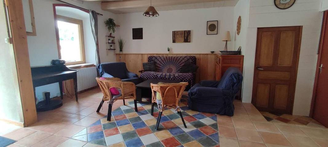 Location de vacances pour 6 personnes, avec terrasse, animaux acceptés à La Chapelle-Geneste - 4