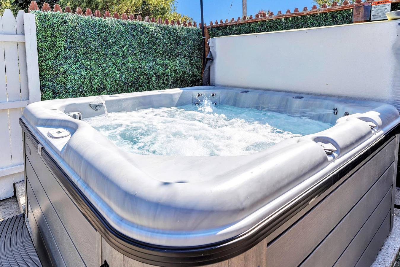 Lazy River Villa - Hottub! Fenced Yard! Sleeps 11! in Condado de Oconto