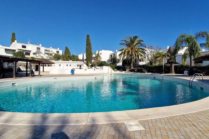 Appartamento vacanze per 6 persone, con balcone e piscina - 1