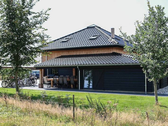 Ferienhaus für 14 Personen, mit Balkon/Terrasse und Seeblick sowie Terrasse - 1