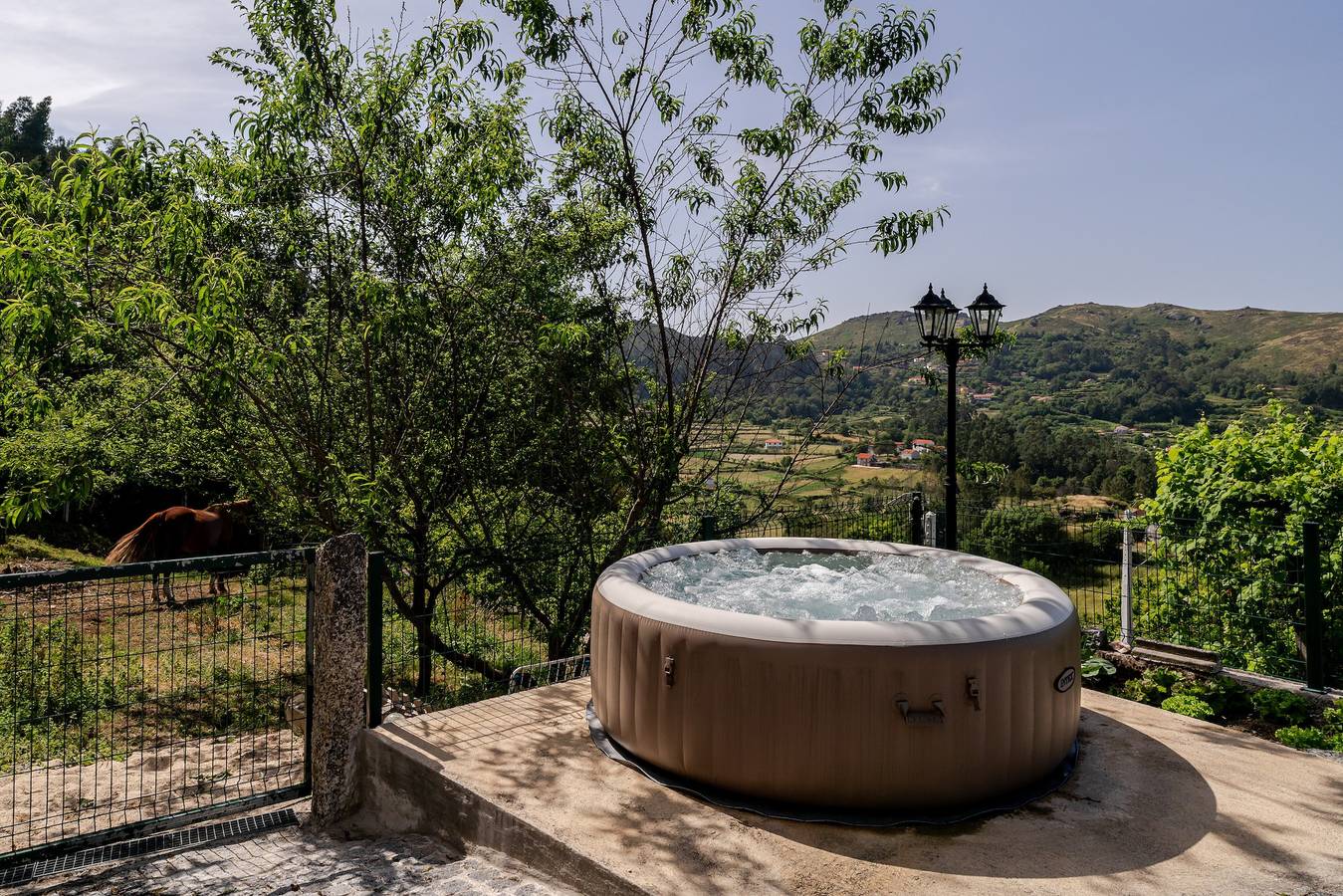 Apartamento entero, Apartamento 'Superior' con vistas a la montaña, jardín compartido y Wi-Fi in Azias, Distrito de Viana do Castelo