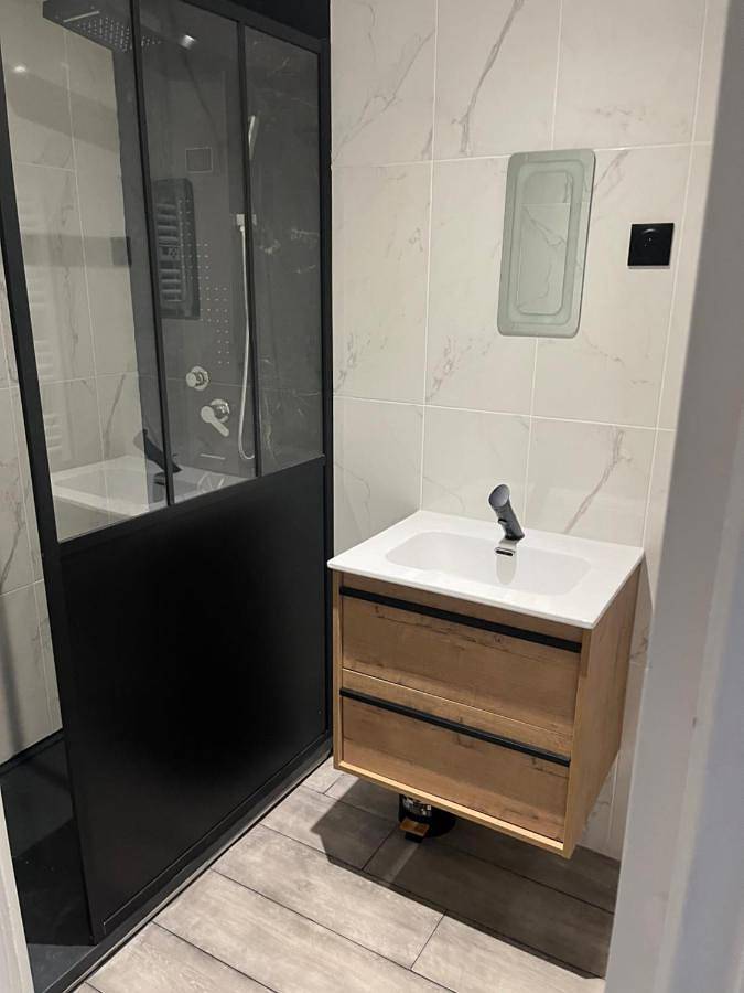 Appartement entier, Two-Bedroom Apartment in Maintenon, Région de Chartres
