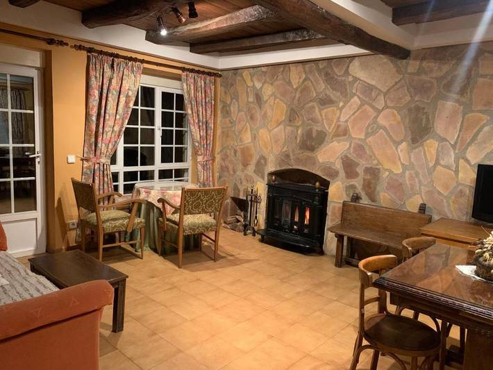 Casa rural para 5 personas, con Balcón y Terraza además de Jardín y Vistas en Matallana de Torío