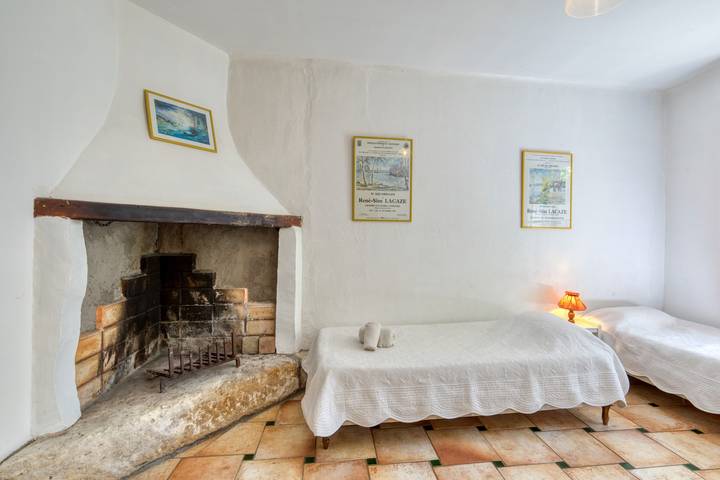 Holiday Home 'Réattu' with Shared Pool, Wi-Fi and Air Conditioning in Fourques, Middelhavskysten (Frankrig)