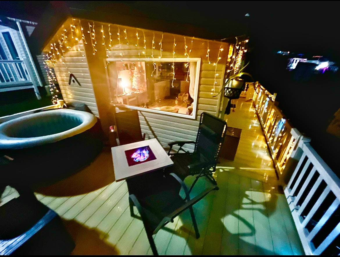 Cozy Newquay Lodge with Private Hot Tub, Cornish Countryside by the Sea in Newquay, Cornwall