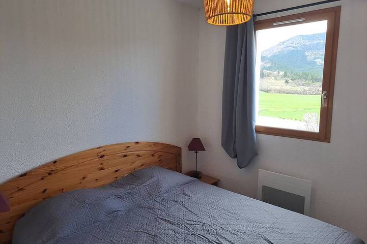 Entire apartment, Logement 2 Chambres, Entièrement Rénové, Dans Résidence Avec Piscine in Montbrun-les-Bains, Nyons region