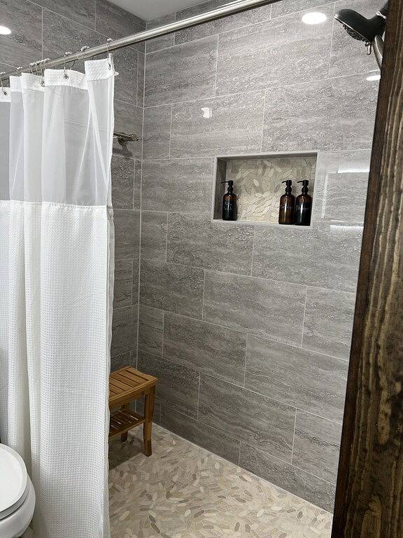 Super clean Waterfront home with private boat launch and fishing pier on site. in Toledo Bend Reservoir