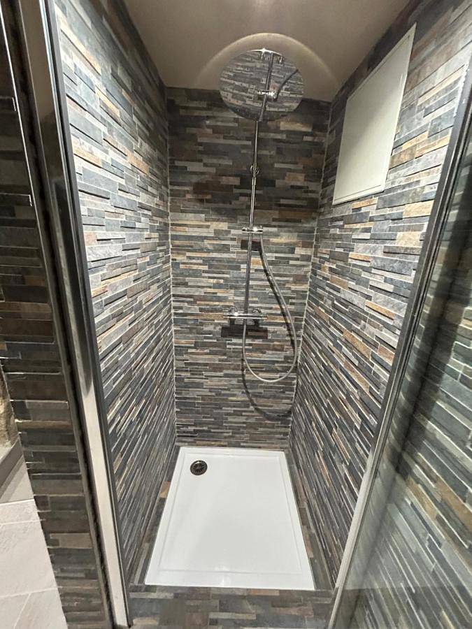 Location de vacances pour 8 personnes, avec jardin et sauna ainsi que vue et piscine à Saint-Laurent-d'Olt - 4