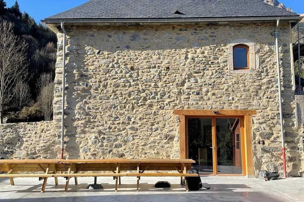 Homerez - Casa espaciosa en Guchen con jardín y barbacoa in Guchen, Parque nacional de los Pirineos