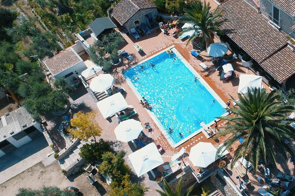 Le Cese, an old 18th century farmhouse surrounded by greenery ideal for relaxing  in San Giovanni Rotondo, Gargano