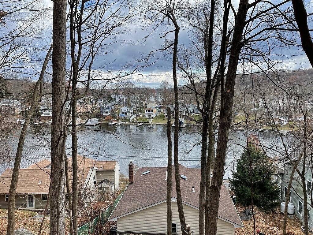 Lakeside Home w/Lake Access, Dock & Water Views! in Hopatcong, Lake Hopatcong