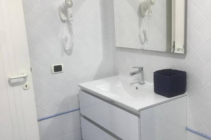 Gîte pour 4 personnes, avec piscine ainsi que jardin et balcon à Terracina - 3