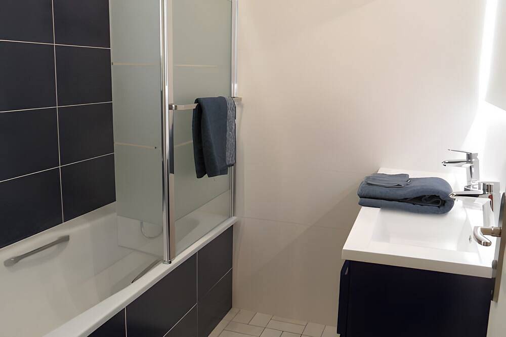 Chambre d’hôtes « Chambre Bleue » avec terrasse, jardin partagés et Wi-Fi in Saint-Avertin, Région de Tours
