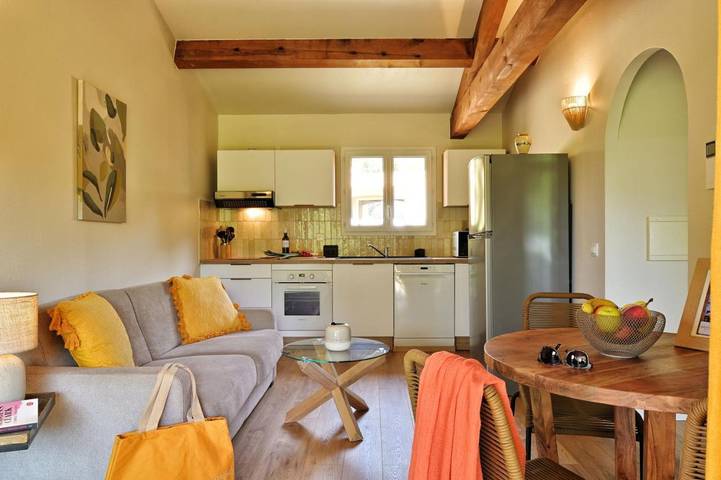 Appart’hôtel pour 4 personnes, avec Balcon et Terrasse ainsi que Jardin et Vue