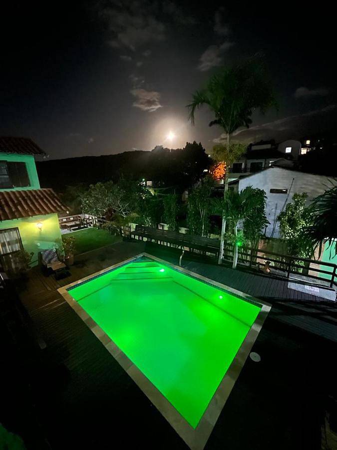 Casas e apartamentos de temporada para 5 pessoas, com piscina e vista e ainda terraço and jardim em Búzios