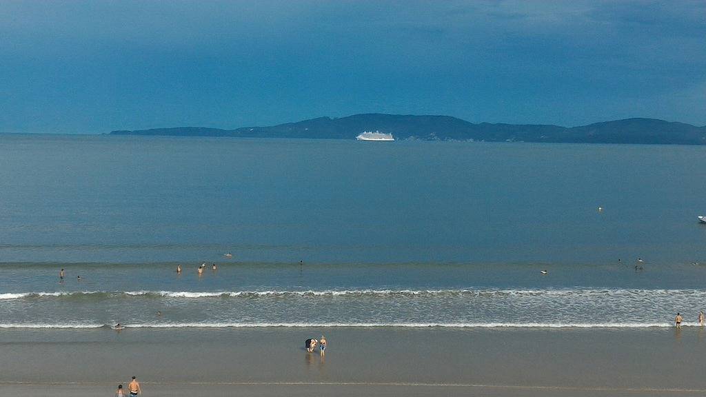 Ganze Wohnung, 3-bedroom apartment with 3 balconies and panoramic views of Itapema beach in Itapema, Litoral Catarinense