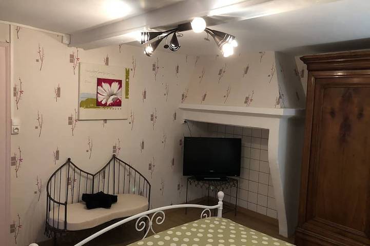 Location de vacances pour 2 personnes, avec jardin et terrasse dans Lacroix-sur-Meuse - 2