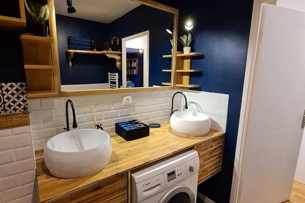 Entire apartment, Jo 2024 - appartement 4 pers - Wifi / Parking privée / in Rosny-sous-Bois, Seine-Saint-Denis
