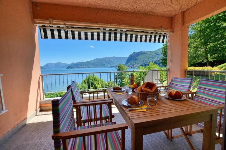 Ferienwohnung für 4 Personen, mit Terrasse und Pool sowie Ausblick und Seeblick