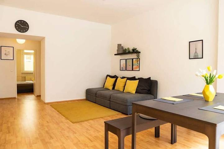 Ferienwohnung für 9 Personen in Neukölln Berlin
