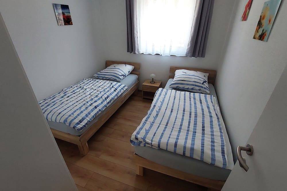 Ganze Wohnung, Ferienwohnung mit Terrasse - Attersee Badeplatz \"Zeller Aufsatz\" 5 Minuten in Nußdorf am Attersee, Attergau