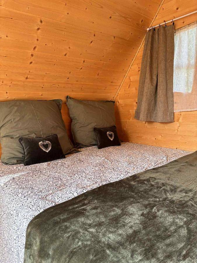 Gîte pour 2 personnes, avec piscine et jardin ainsi que vue et terrasse à Thenay - 3