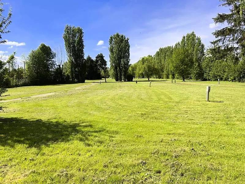 Loggia Nature Mobilhome 2 chambres 4 personnes in Pont-sur-Yonne, Yonne