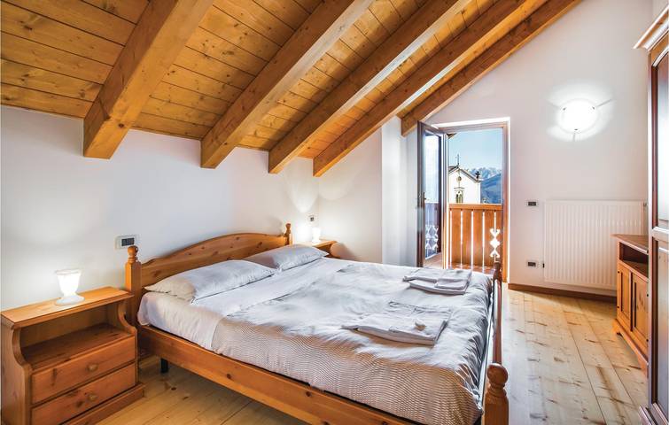 Appartamento intero, Grazioso appartamento 2BR con WiFi e terrazza vicino a Lauco in Lauco, Prealpi Carniche