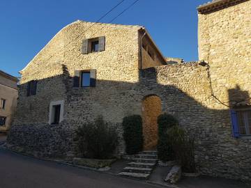 Gîte pour 6 personnes, avec terrasse et vue à Villedieu