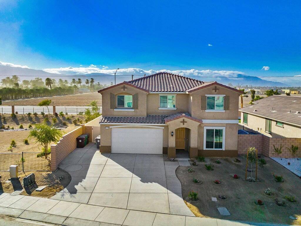 Magnolia House - Brand new hidden gem with tranquil pool and spa in Coachella, Coachella Valley