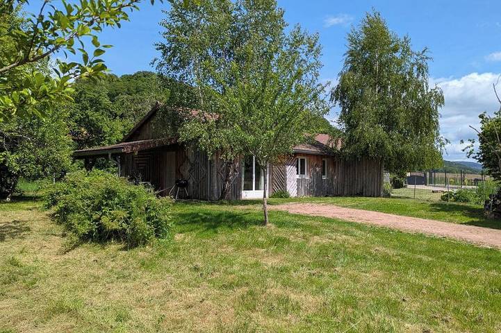 Gîte pour 5 personnes, avec jacuzzi ainsi que terrasse et jardin à Laveline-du-Houx