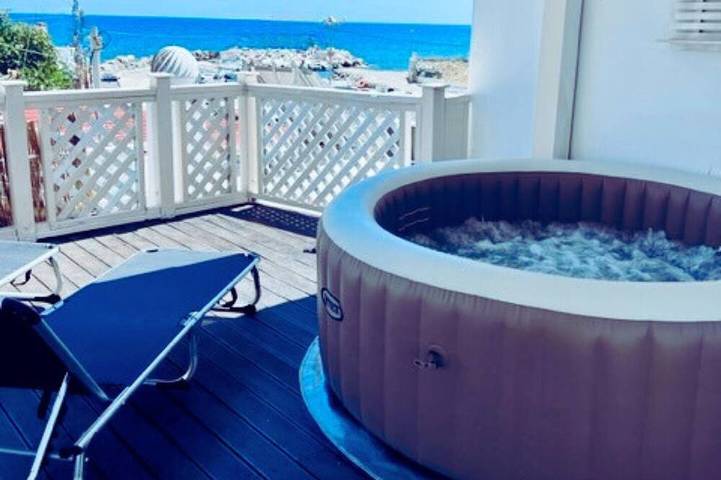 Beach house for 6 people, with balcony and hot tub in Rhodes