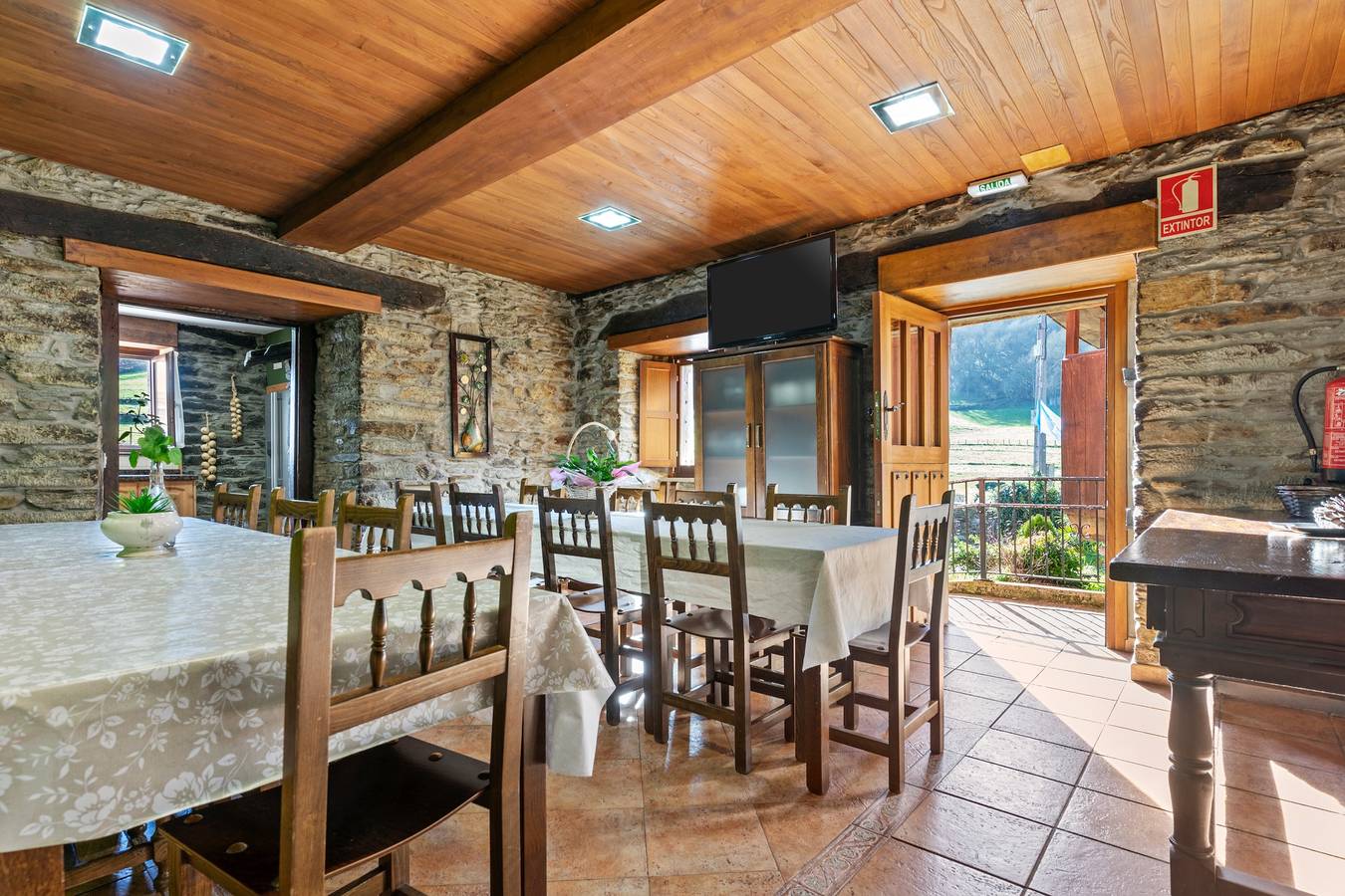 Casa rural 'La Posada Del Chano' con vistas a la montaña, piscina privada y Wi-Fi in Cangas del Narcea, Cordillera Cantábrica