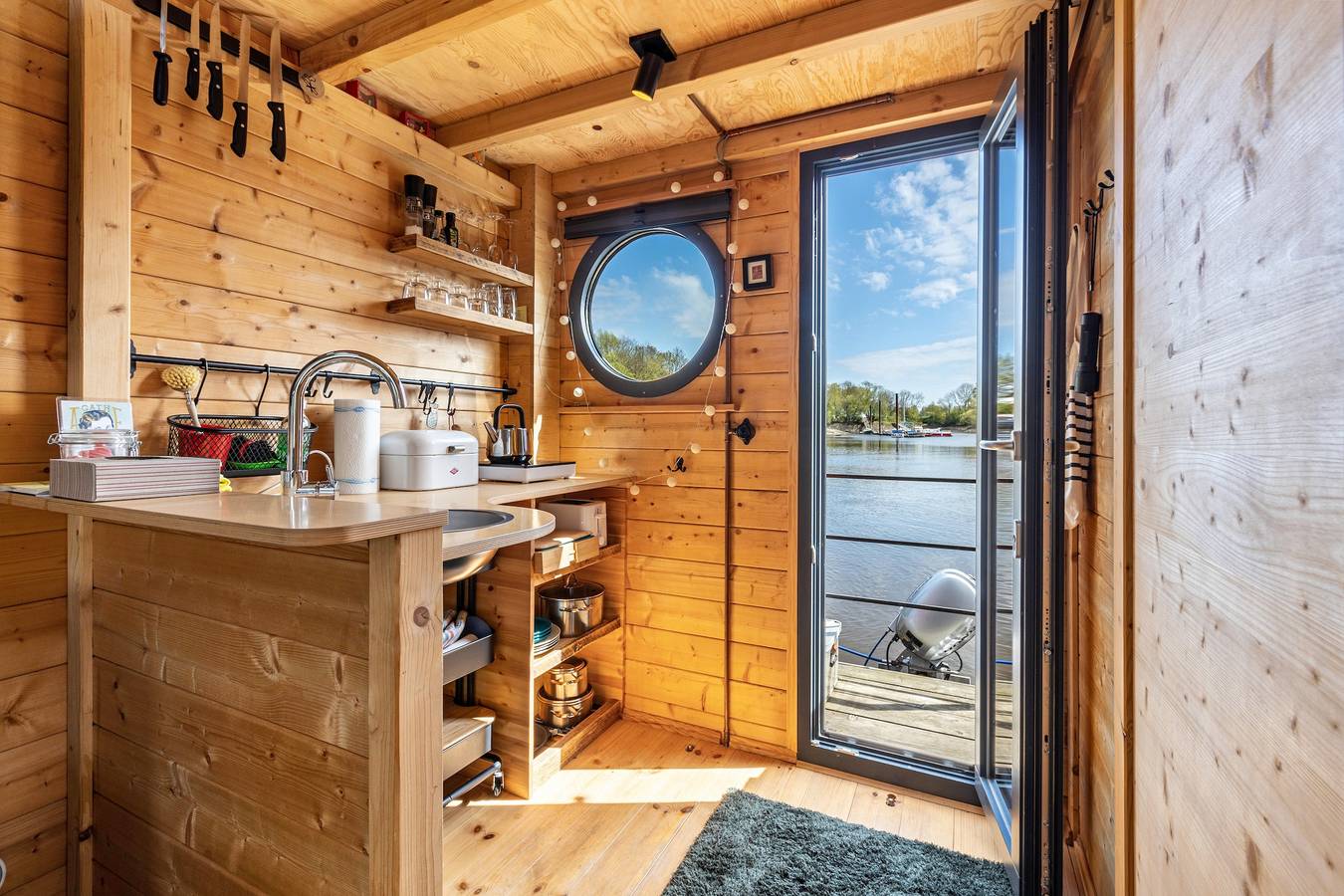 Knus Tiny-Houseboot Agathe op de Süderelbe, foto 10