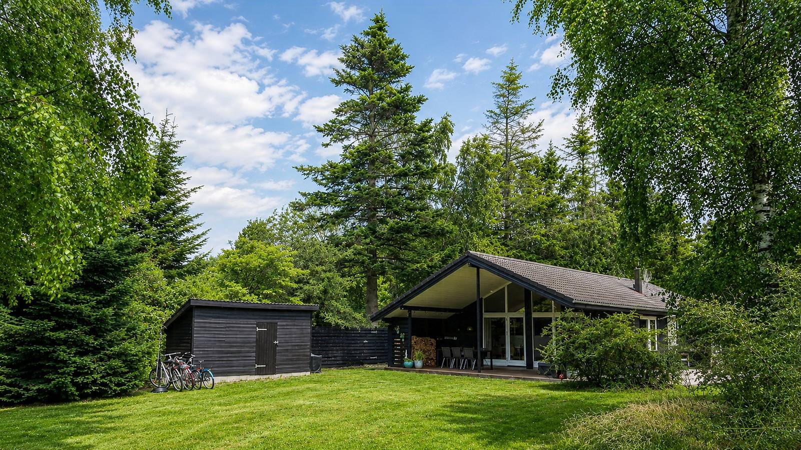 Ungestörte Ferienhaus-Idylle in der Nähe eines wunderschönen Strandes in Gudmindrup Lyng, Højby