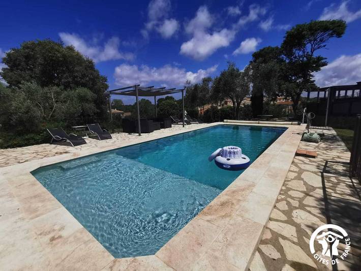 Gîte pour 6 personnes, avec Terrasse ainsi que Jardin et Piscine