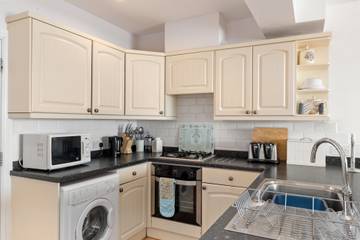 Holiday Home for 10 People in Saundersfoot, Pembrokeshire, Photo 4