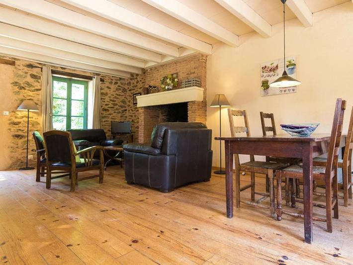 Location de vacances pour 4 personnes, avec terrasse et piscine à Chalais (Aquitaine) - 2