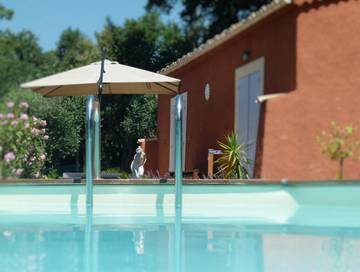 Gîte pour 2 personnes, avec vue ainsi que piscine et jardin à Les Adrets-de-l'Estérel