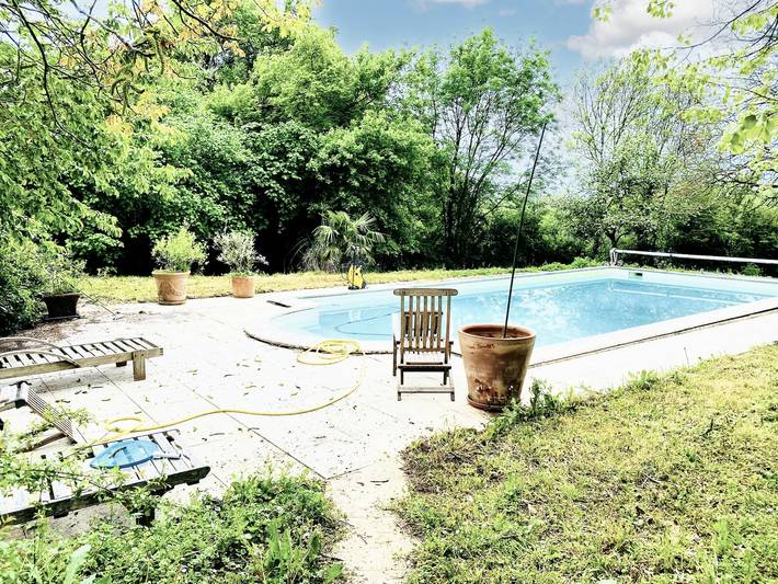 Location de vacances pour 7 personnes, avec terrasse ainsi que piscine et jardin à La Couarde