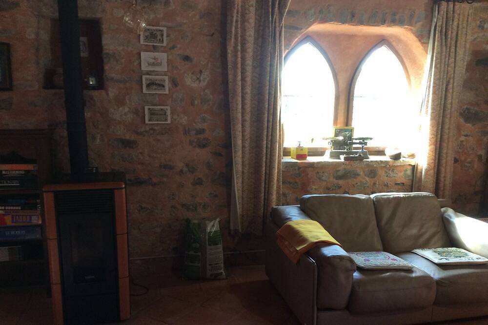 Gîte dans la dépendance d'un manoir du Xvième in Lestre, Région de Cherbourg