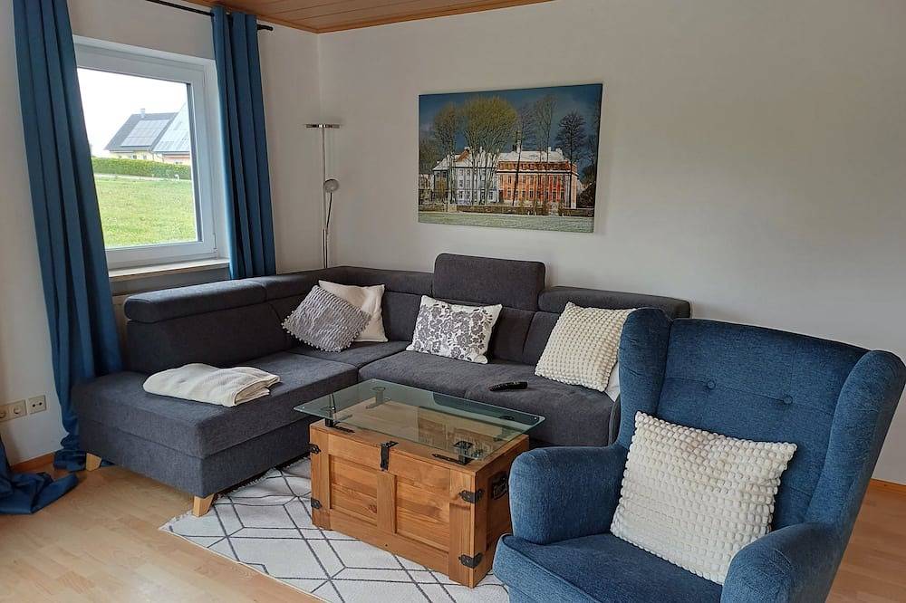 Ruhig gelegenes Ferienhaus mit traumhafter Aussicht. Badesee 5 min entfernt. in Obernzenn, Romantische Straße