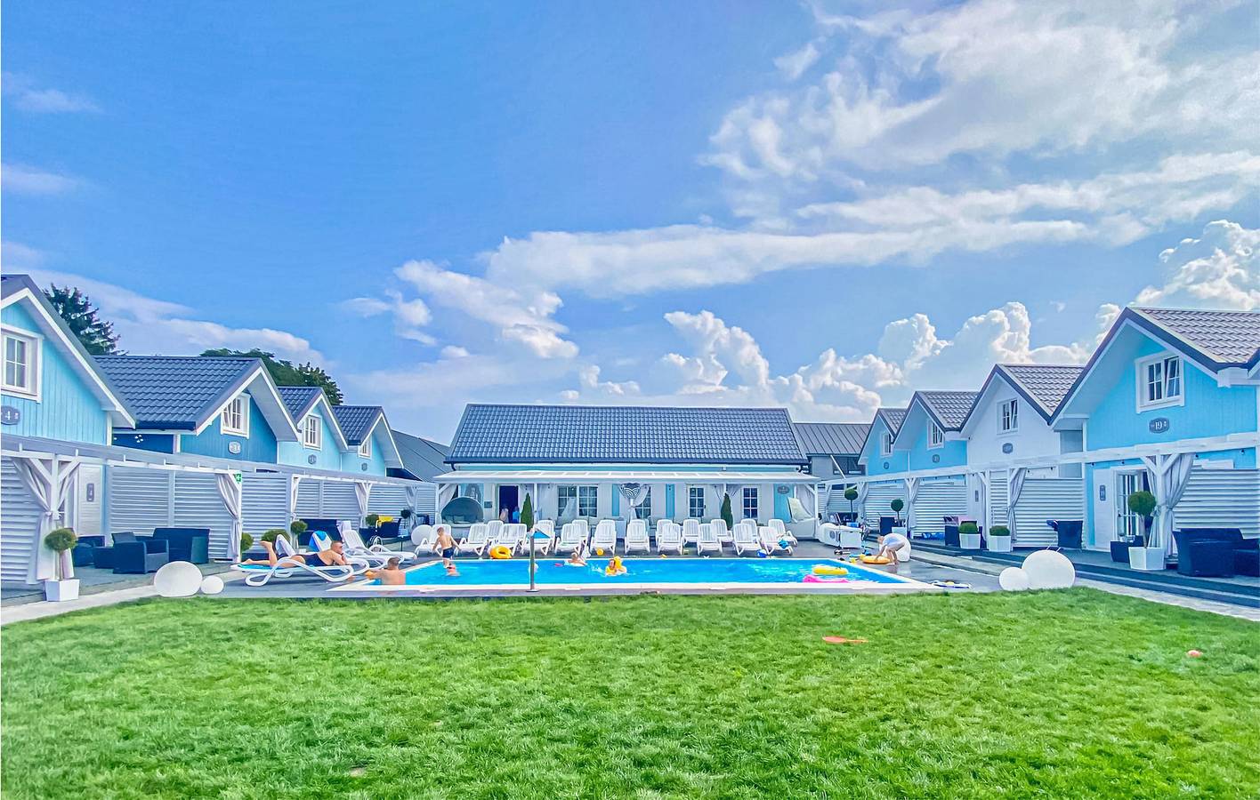 Ferienhaus für 8 Personen mit Pool in Mielno, Powiat Koszaliński