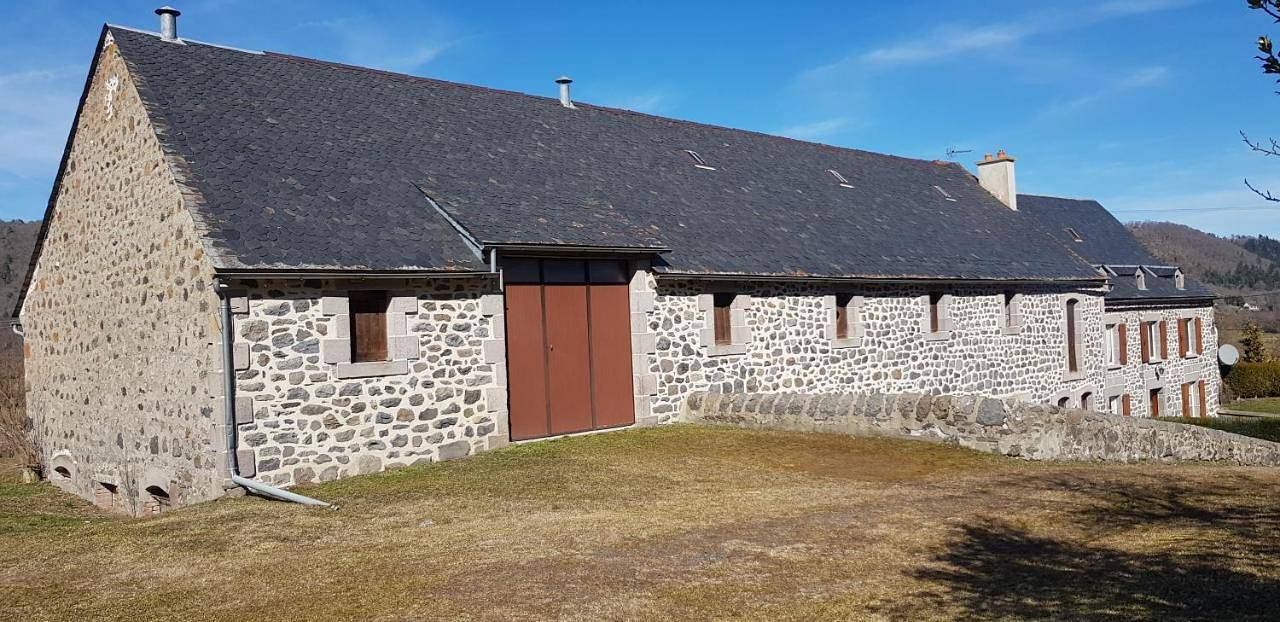 Four-Bedroom House in Celles (Cantal), Région de Saint-Flour