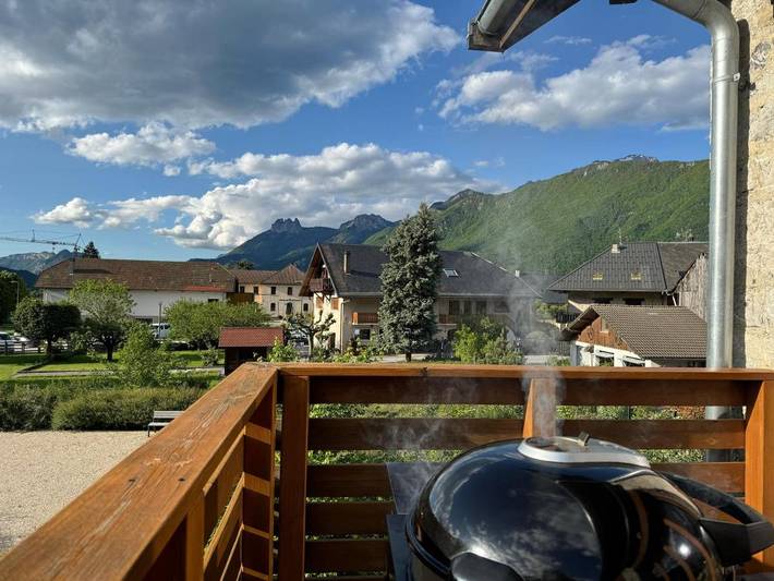 Vakantiewoning voor 8 personen, with Balkon and Terras as well as Tuin and Uitzicht in Doussard