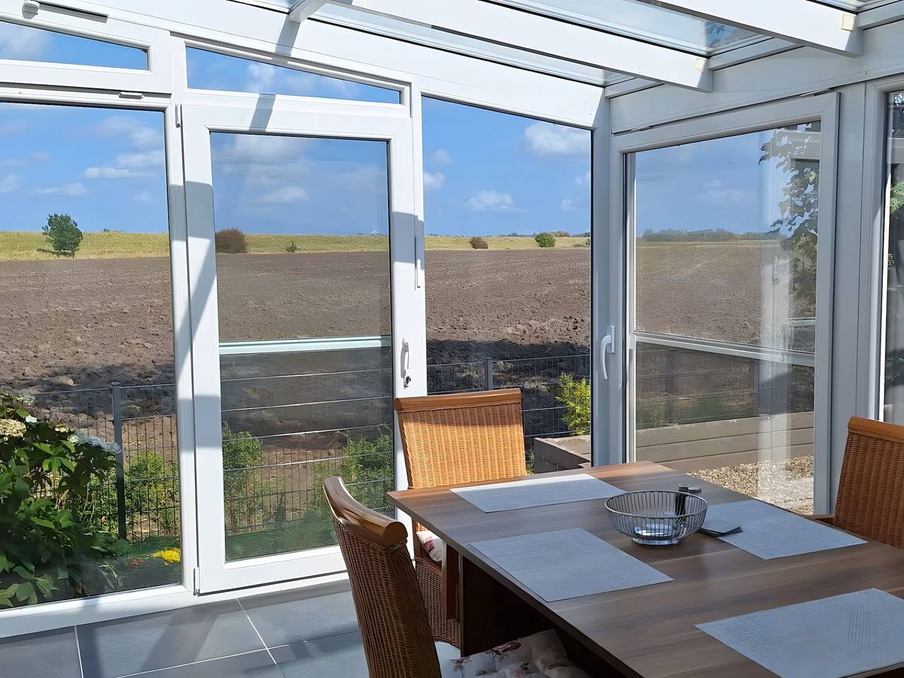 Ferienhaus 'Wiet Land' mit privater Terasse und einem schönen Wintergarten in Krummhörn, Nordseeküste