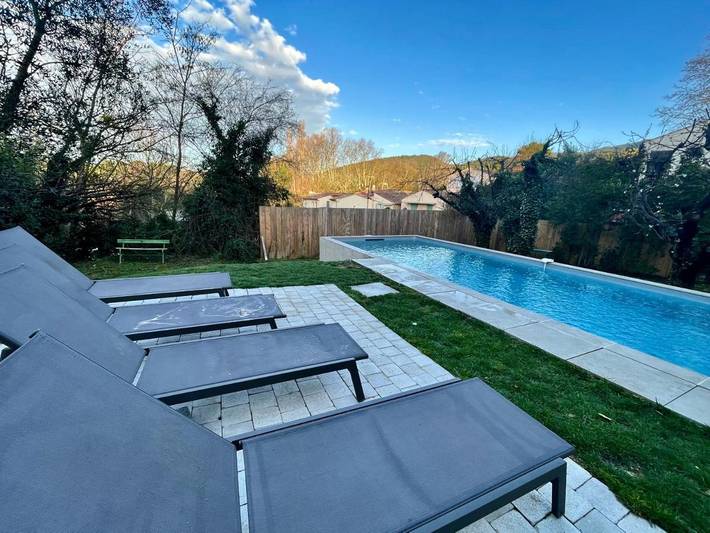 Location de vacances pour 5 personnes, avec Balcon et Terrasse ainsi que Jardin et Piscine à Peypin-d'Aigues