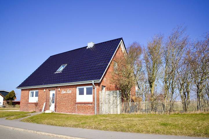 Ferienhaus für 4 Personen, mit Terrasse und Sauna sowie Garten und Pool